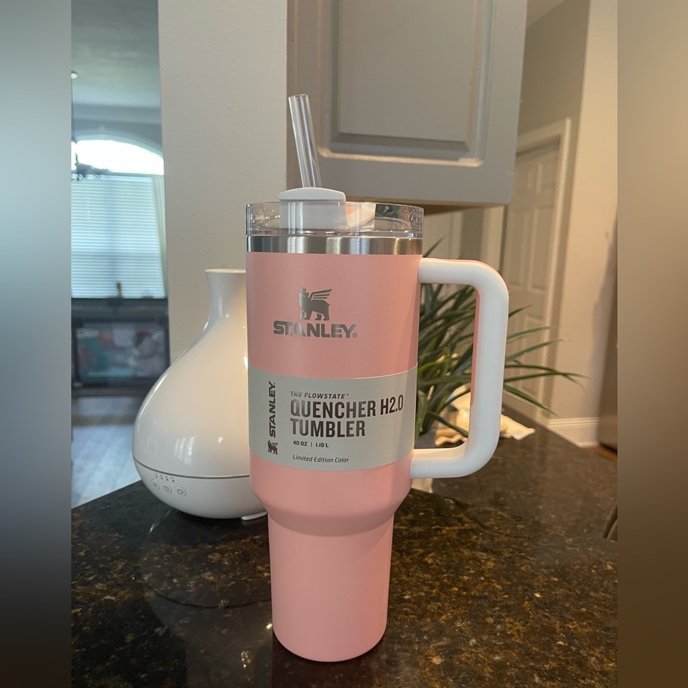 NIB Stanley 40 Oz Adventure Quencher Tumbler